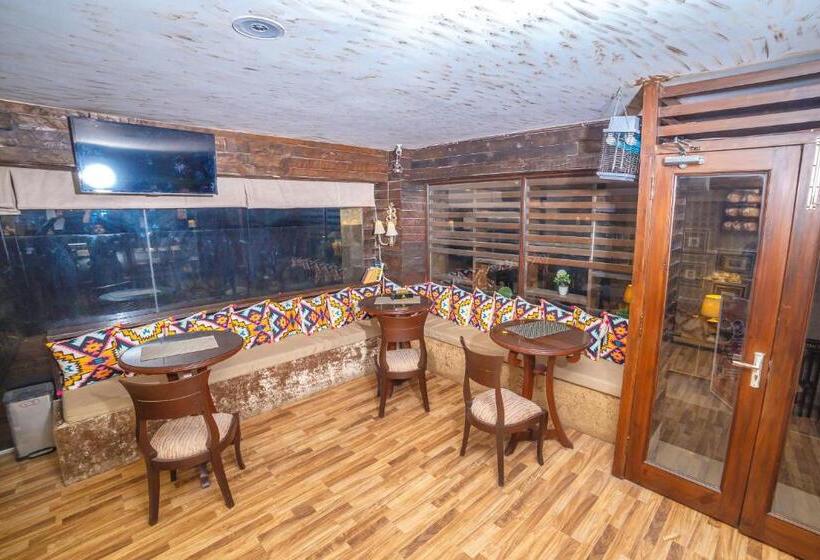 هتل Shelton S Rezidor Peshawar