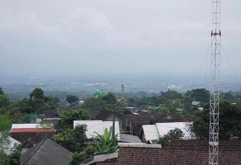 Hotelli Spot On 93943 Sakinah Homestay Bromo Syariah