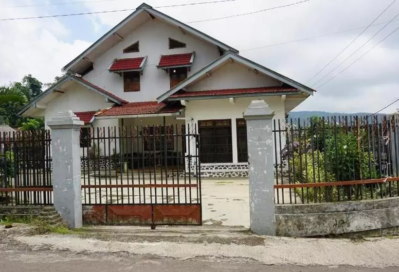 Hotelli Spot On 93943 Sakinah Homestay Bromo Syariah