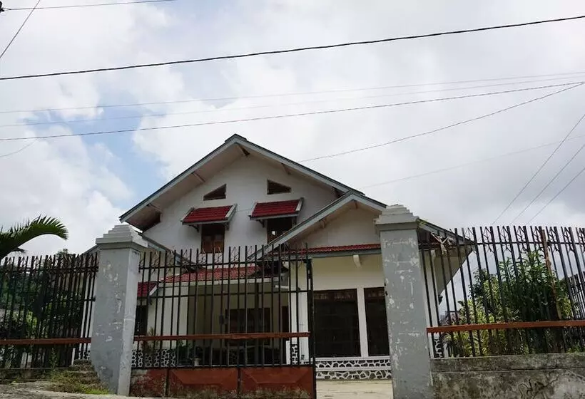 Hotelli Spot On 93943 Sakinah Homestay Bromo Syariah