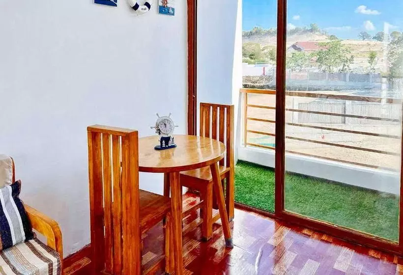 ホテル The Lavana Villa Del Matabungkay By Reddoorz