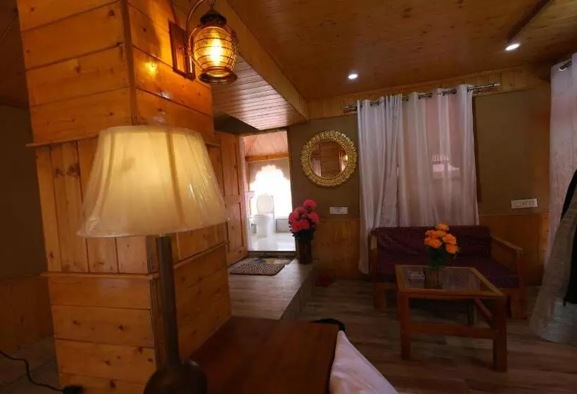 Hotelli Tirthan Village Resort   Tirthan Valley