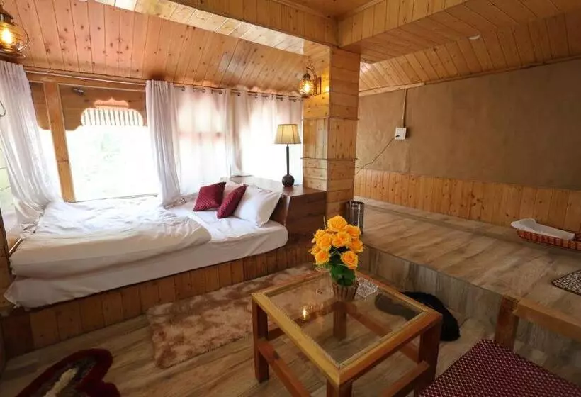 Hotelli Tirthan Village Resort   Tirthan Valley