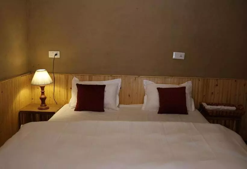 Hotelli Tirthan Village Resort   Tirthan Valley