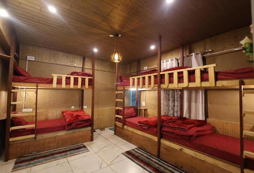 בית מלון כפרי Tirthan Village Resort Tirthan Valley