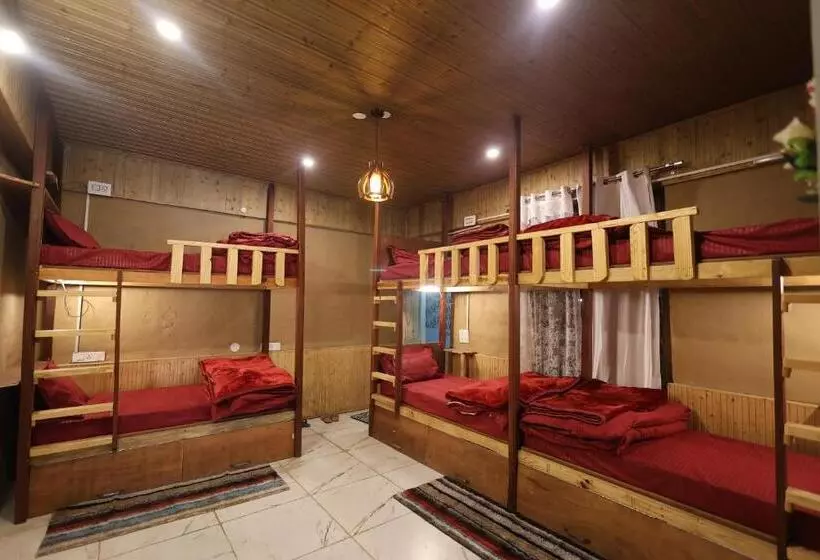 Hotelli Tirthan Village Resort   Tirthan Valley