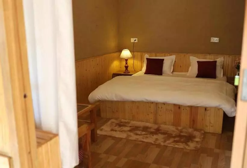 Hotelli Tirthan Village Resort   Tirthan Valley