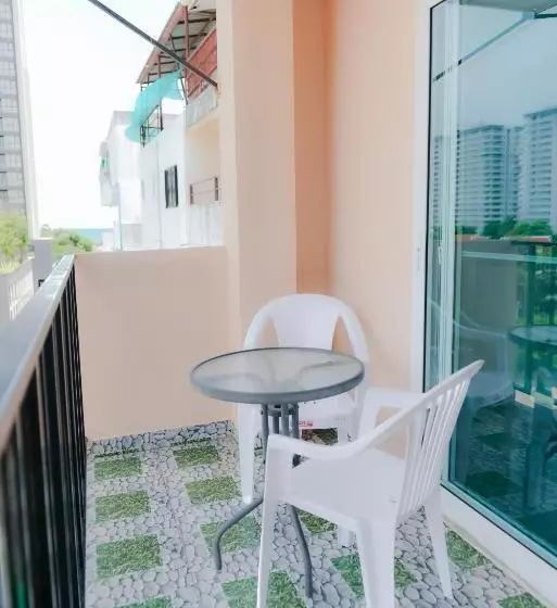 Patamnak Beach Guesthouse