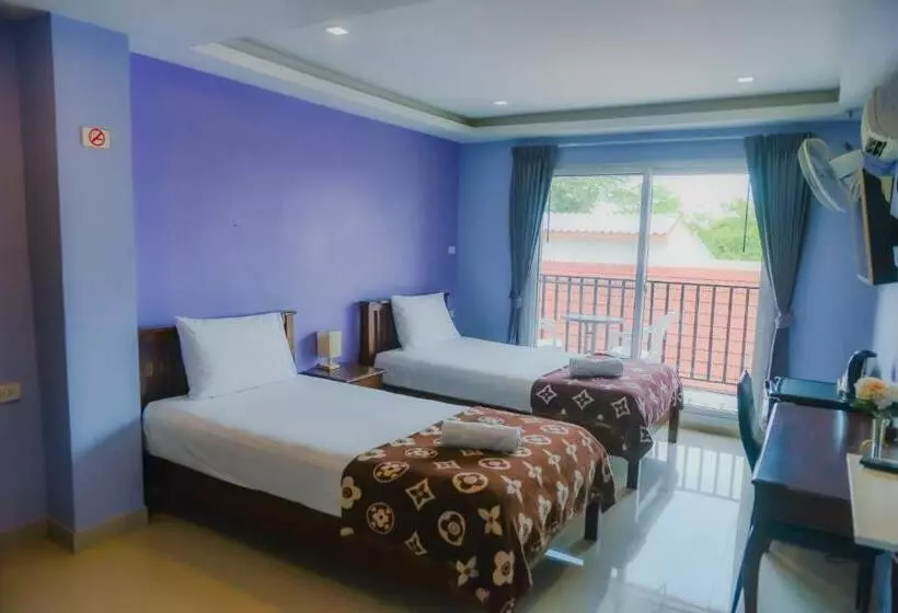 Patamnak Beach Guesthouse