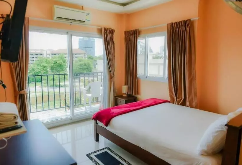 Patamnak Beach Guesthouse