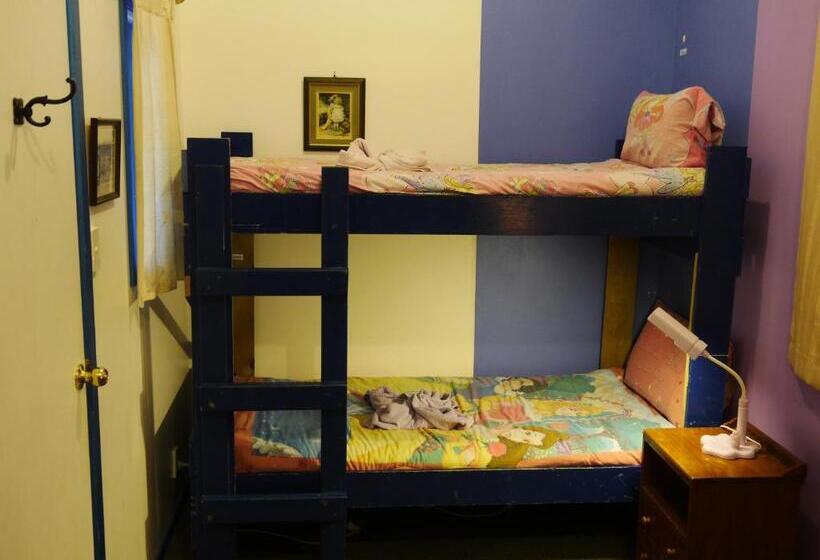 הוסטל Atlantis Backpackers