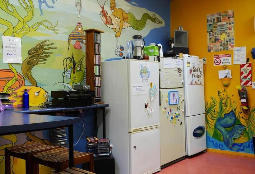 הוסטל Atlantis Backpackers