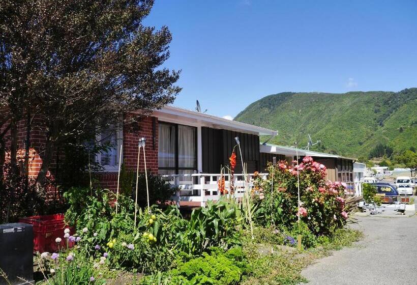 הוסטל Atlantis Backpackers