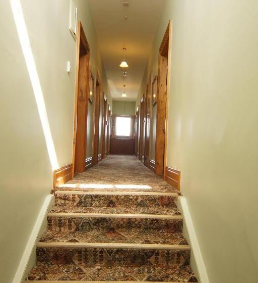 호스텔 Empire Hotel Backpackers