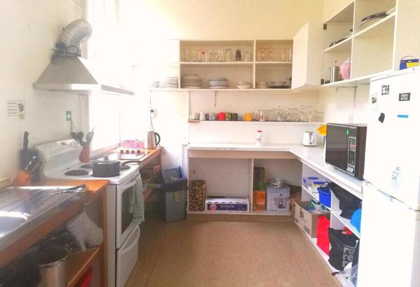 호스텔 Empire Hotel Backpackers