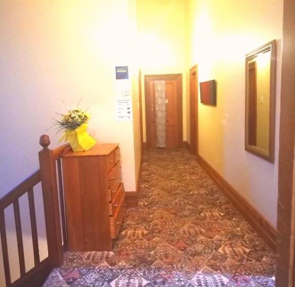 호스텔 Empire Hotel Backpackers