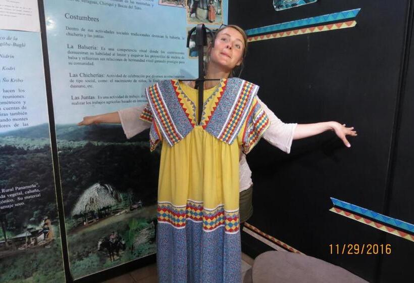 تختخواب و صبحانه Creadora