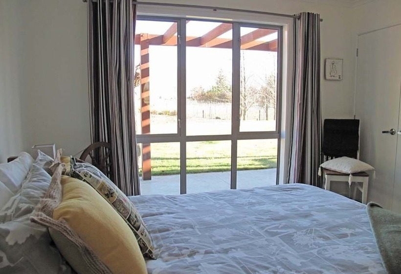 تختخواب و صبحانه Vines On Bannockburn