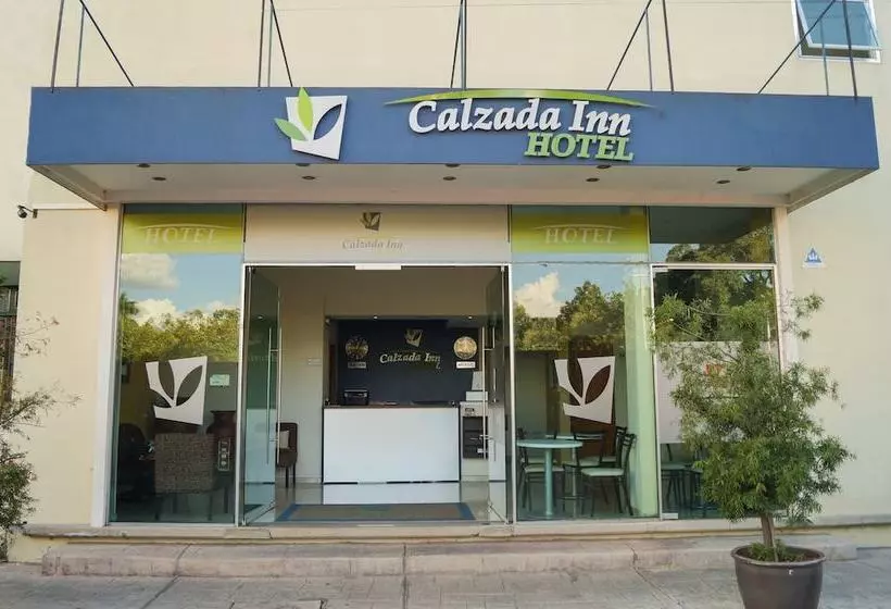 Hotelli Calzada Inn