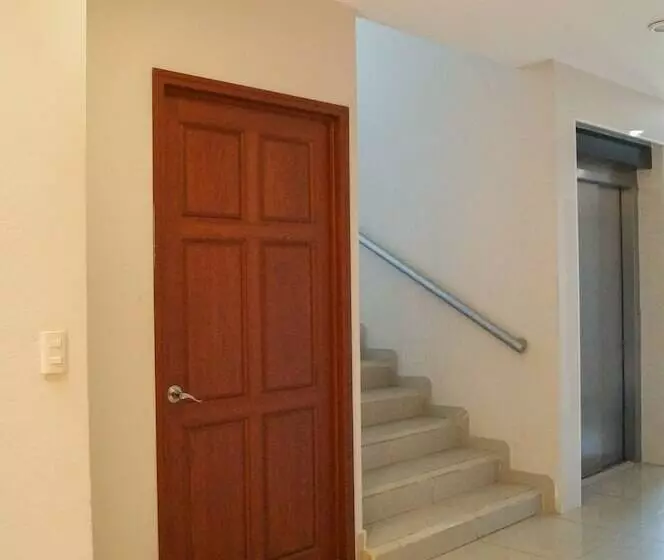 Hotelli Calzada Inn