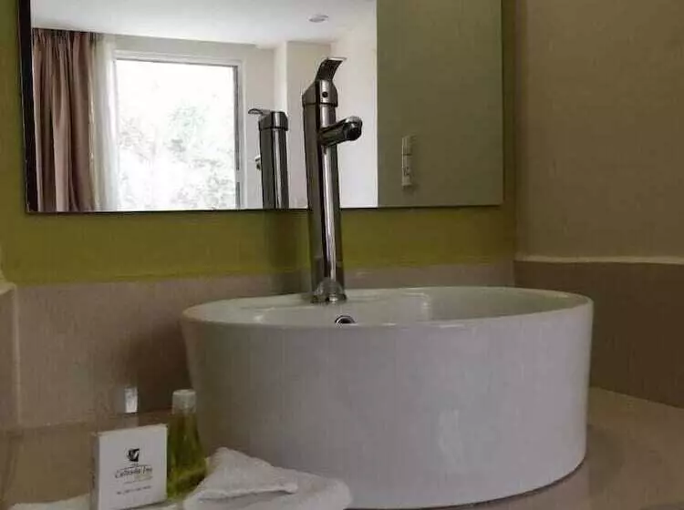 Hotelli Calzada Inn