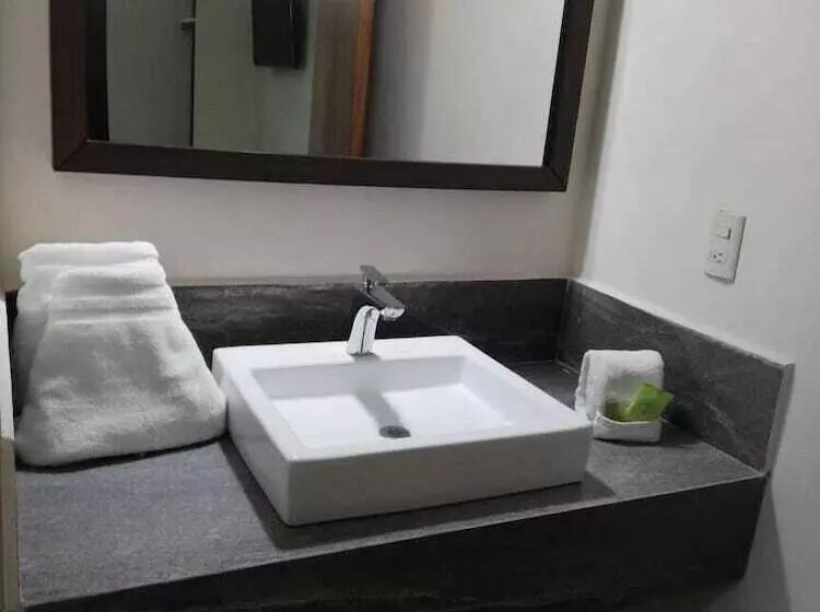 Hotelli Calzada Inn