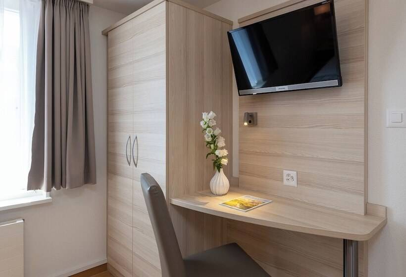 هتل Garni Rössli