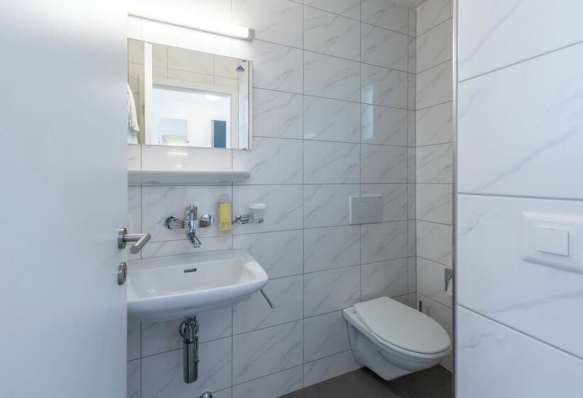 هتل Garni Rössli