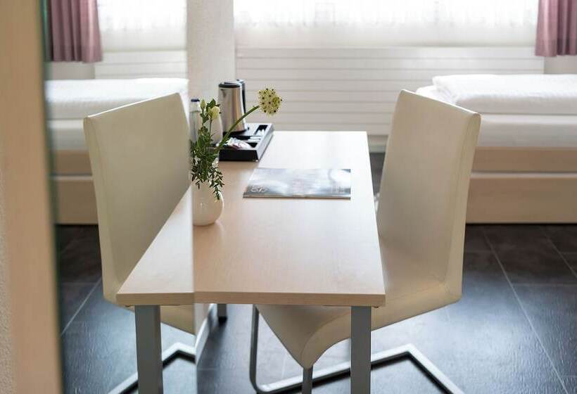 هتل Garni Rössli