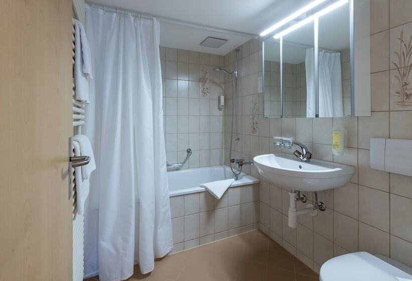 هتل Garni Rössli