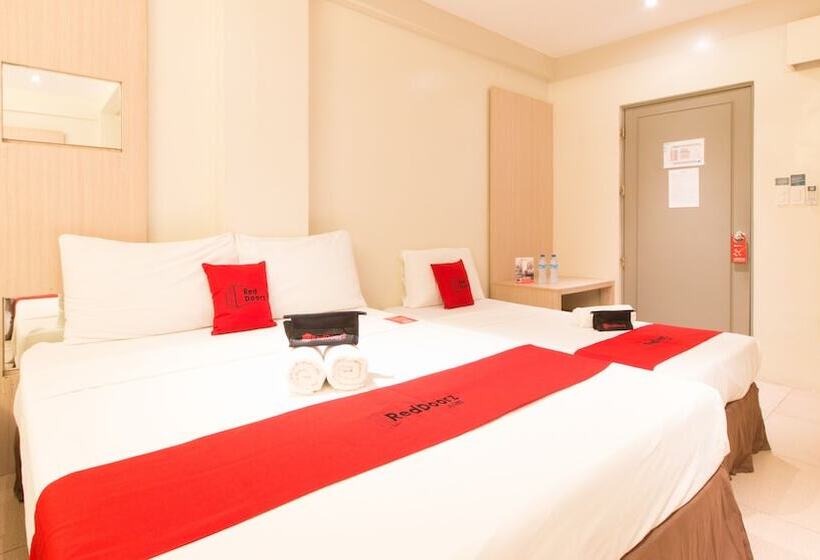 ホテル Reddoorz @ General Segundo Avenue Laoag