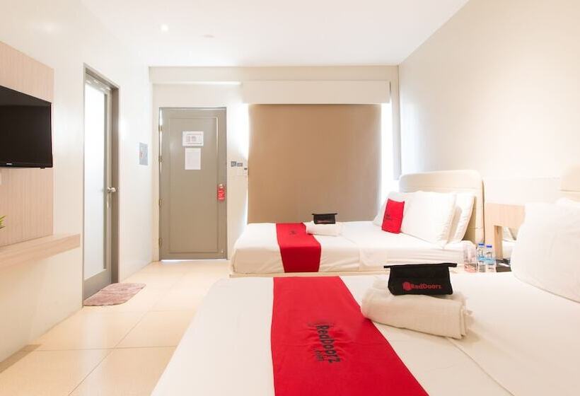 ホテル Reddoorz @ General Segundo Avenue Laoag