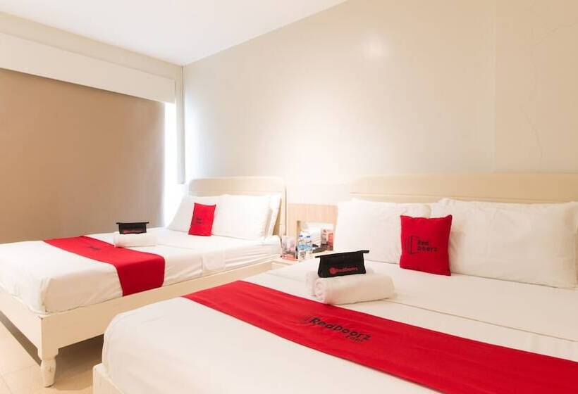 ホテル Reddoorz @ General Segundo Avenue Laoag