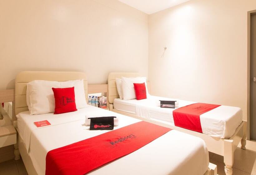ホテル Reddoorz @ General Segundo Avenue Laoag