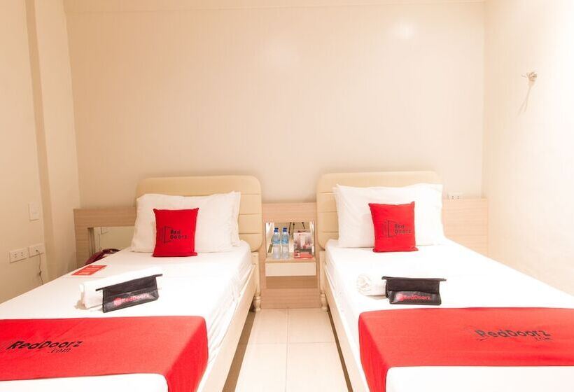 ホテル Reddoorz @ General Segundo Avenue Laoag