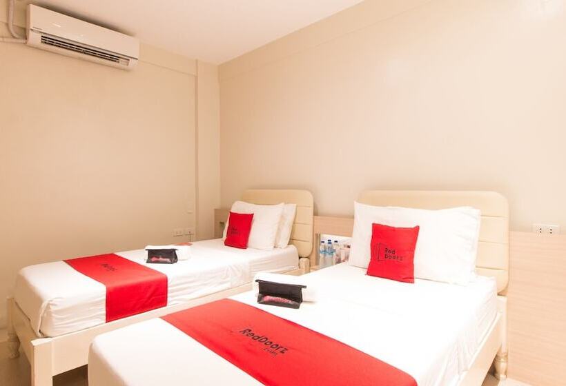 ホテル Reddoorz @ General Segundo Avenue Laoag