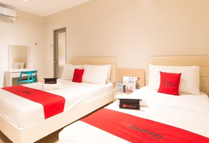 ホテル Reddoorz @ General Segundo Avenue Laoag