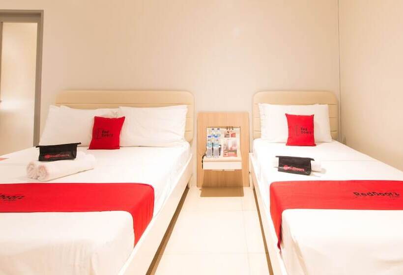 ホテル Reddoorz @ General Segundo Avenue Laoag