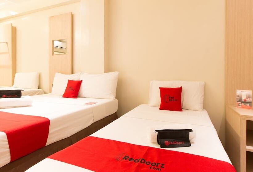 ホテル Reddoorz @ General Segundo Avenue Laoag