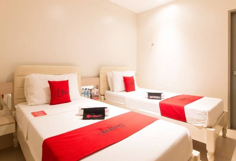 ホテル Reddoorz @ General Segundo Avenue Laoag