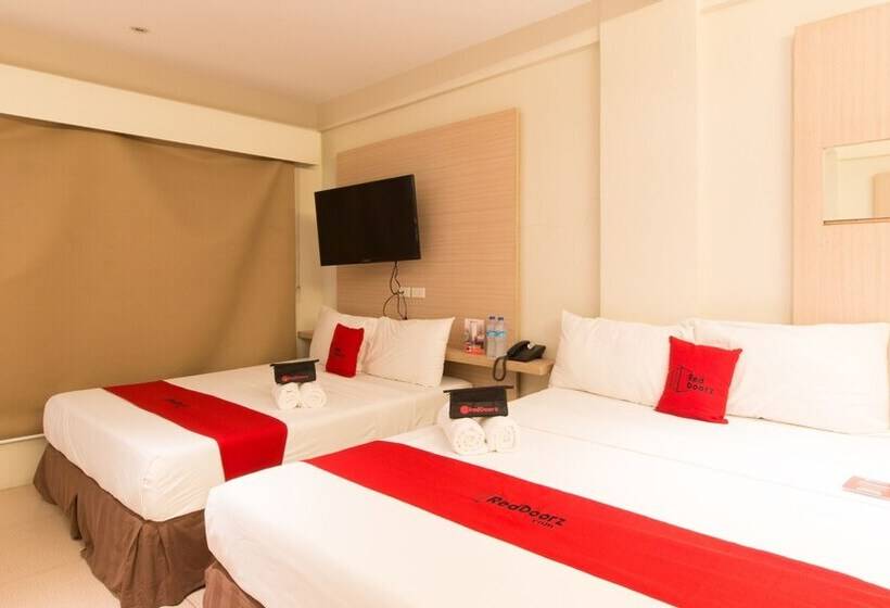 ホテル Reddoorz @ General Segundo Avenue Laoag