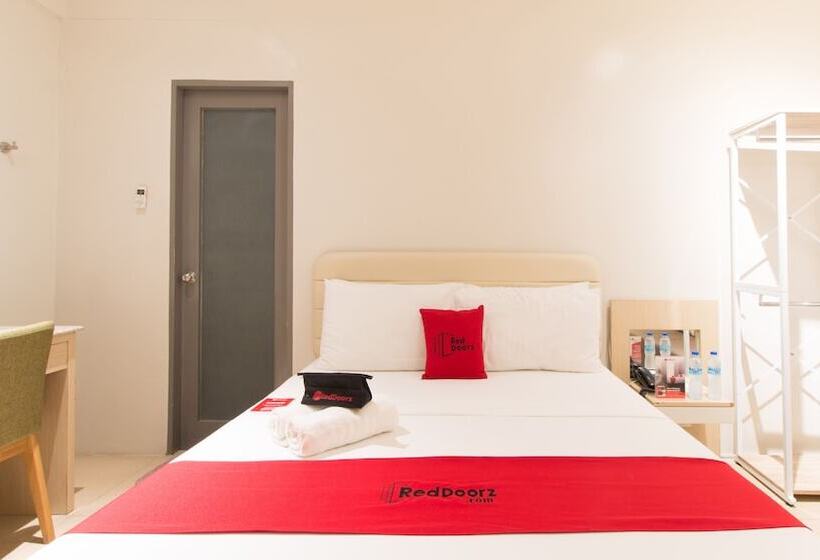 ホテル Reddoorz @ General Segundo Avenue Laoag