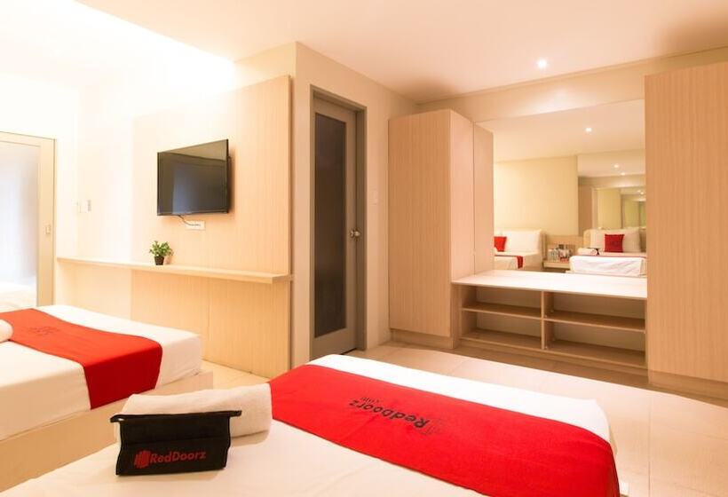 ホテル Reddoorz @ General Segundo Avenue Laoag