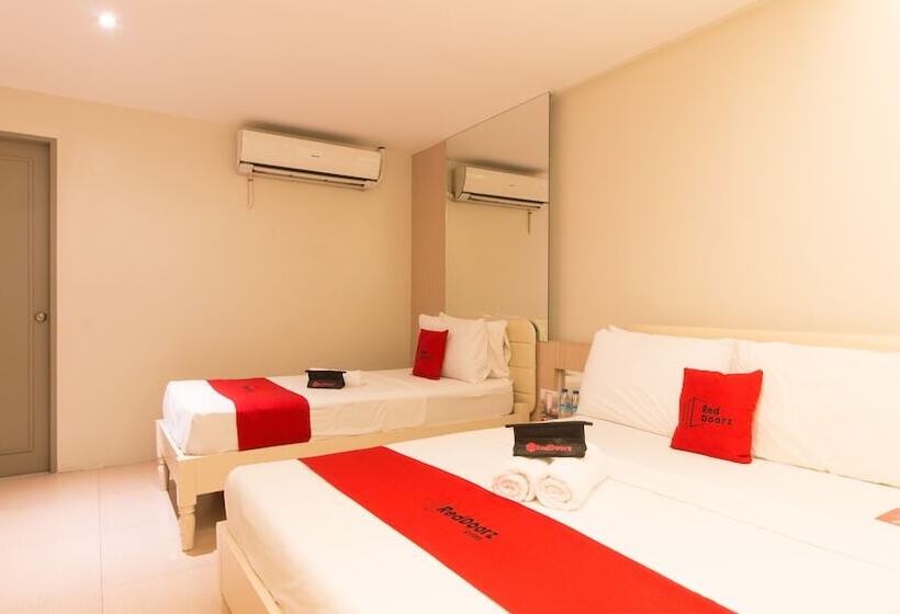 ホテル Reddoorz @ General Segundo Avenue Laoag