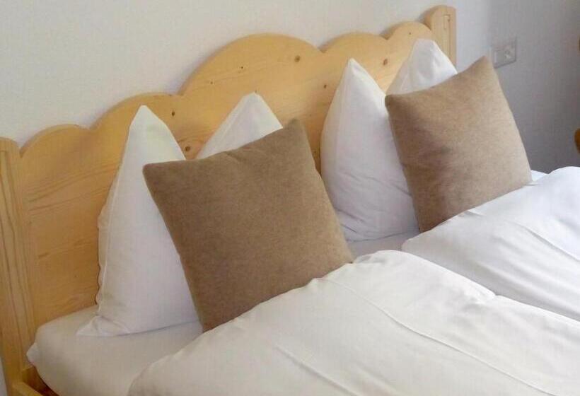 هتل Roseg Gletscher