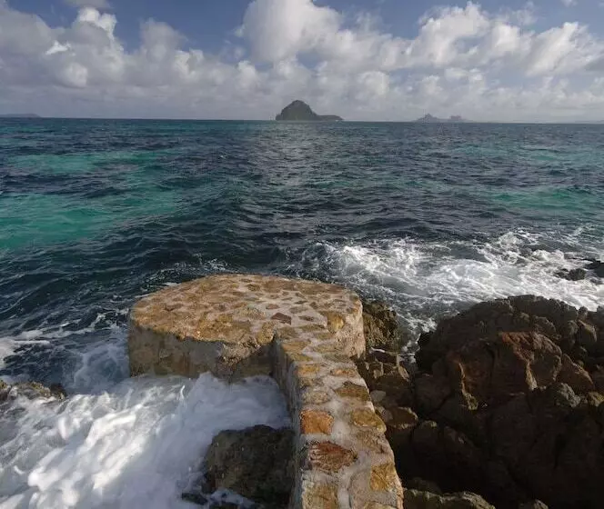 Lomakeskus Noanoa Island