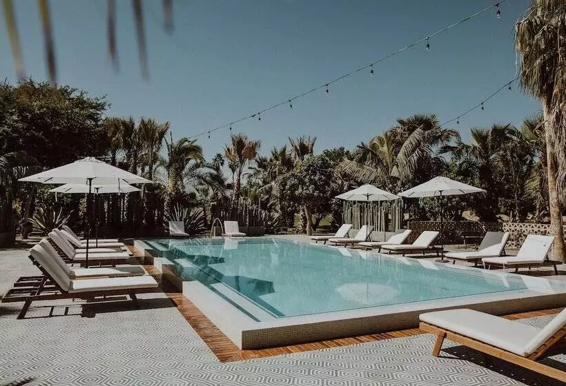 هتل Acre Resort & Residences