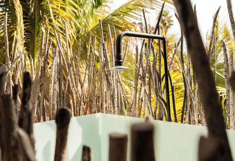 هتل Acre Resort & Residences