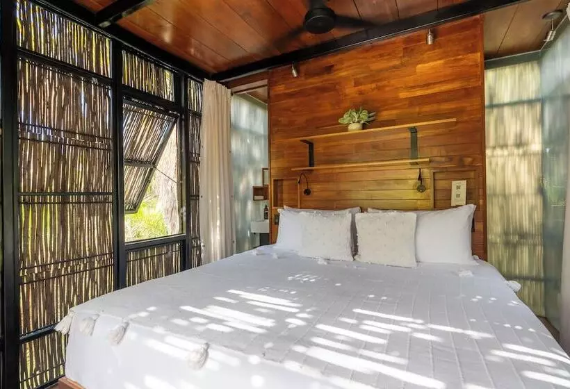 هتل Acre Resort & Residences