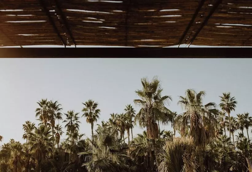 هتل Acre Resort & Residences